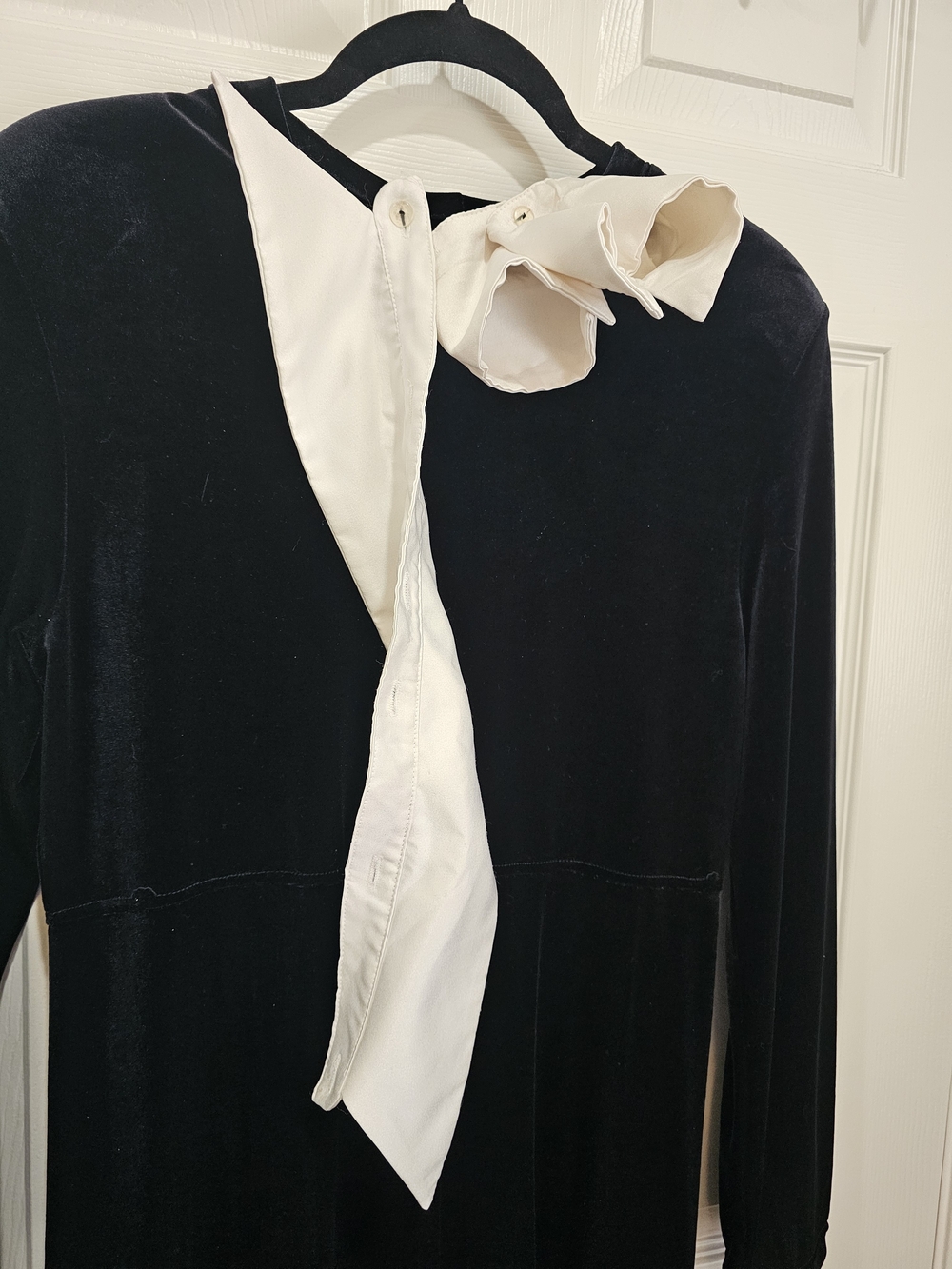 Amanda Smith Black Velvet Long-Sleeve Dress with White Collar - Picture 12 of 12